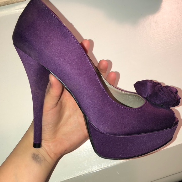 Heels - Picture 2 of 2